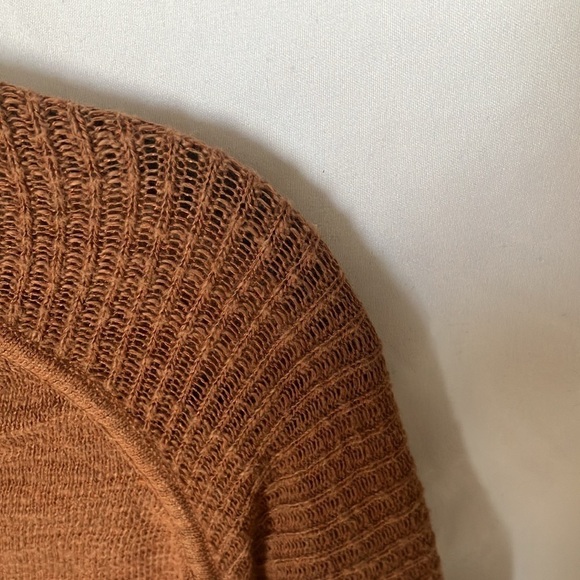 Banana Republic: Rust colored, oversized, sheer shoulders, lightweight sweater-S - Picture 9 of 16